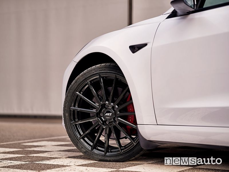 Cerchio AEZ Atlanta black per Tesla Model 3