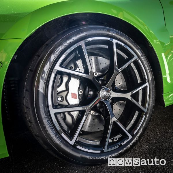 Cerchi in lega, impianto freni Audi RS3