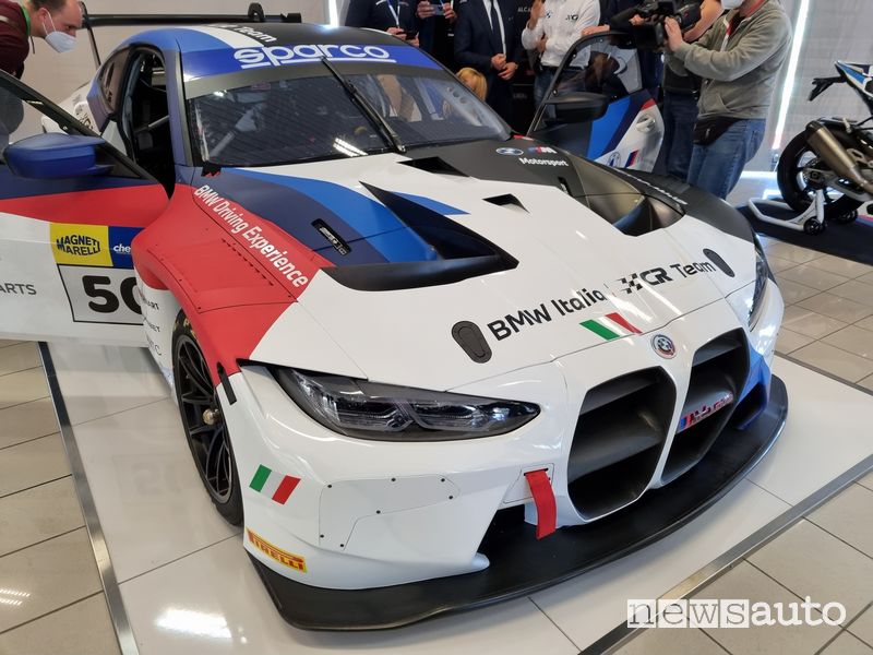 Paraurti anteriore BMW M4 GT3 nei box di Misano
