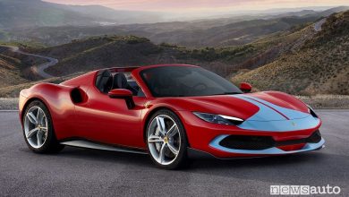 Vista di profilo Ferrari 296 GTS Assetto Fiorano