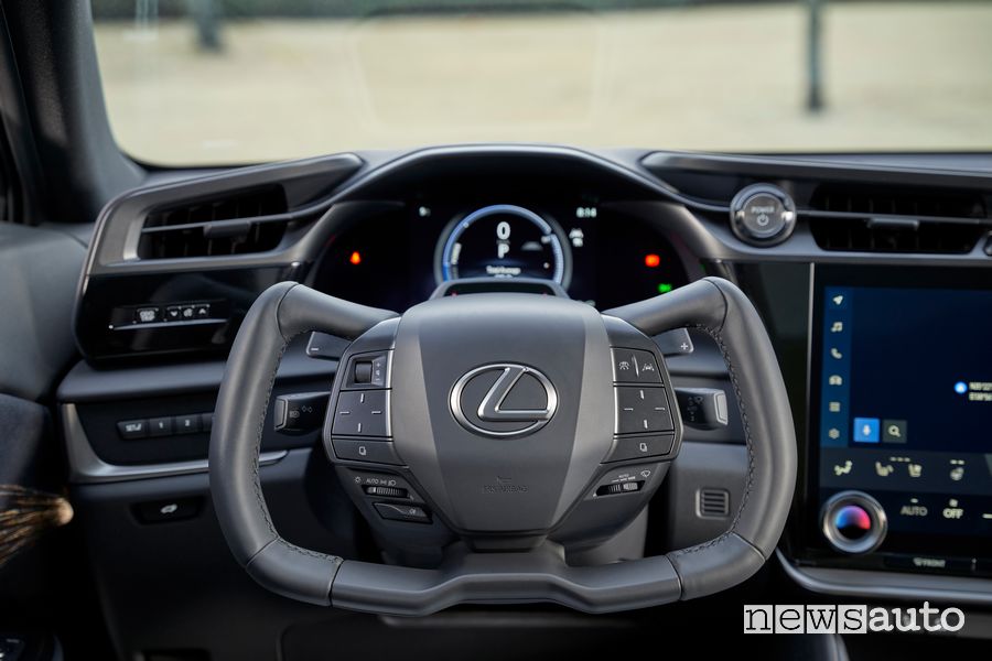 Volante a cloche abitacolo Lexus RZ 450e