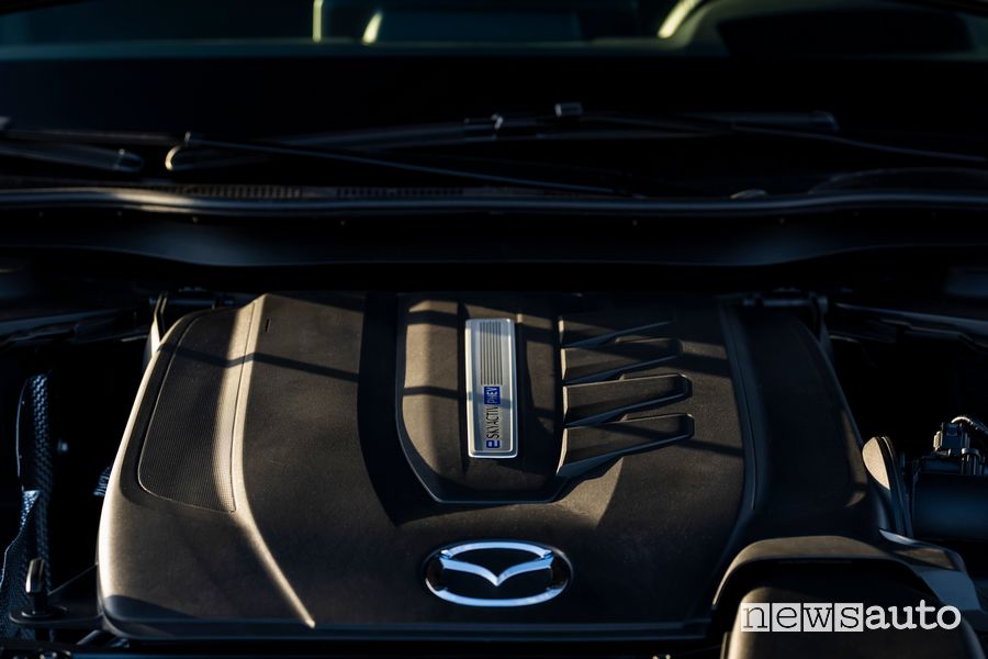 Vano motore Mazda CX-60 PHEV ibrida plug-in