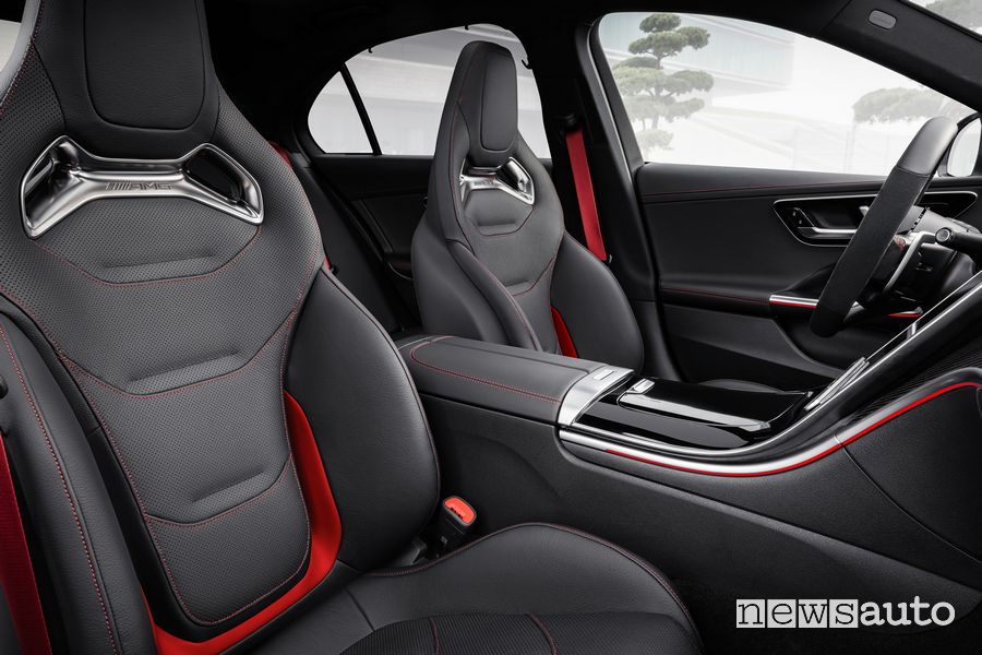 Sedili anteriori sportivi abitacolo Mercedes-AMG C 43 4Matic
