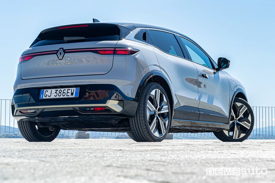 Vista posteriore nuova Renault Mégane E-TECH Electric. maniglie a scomparsa