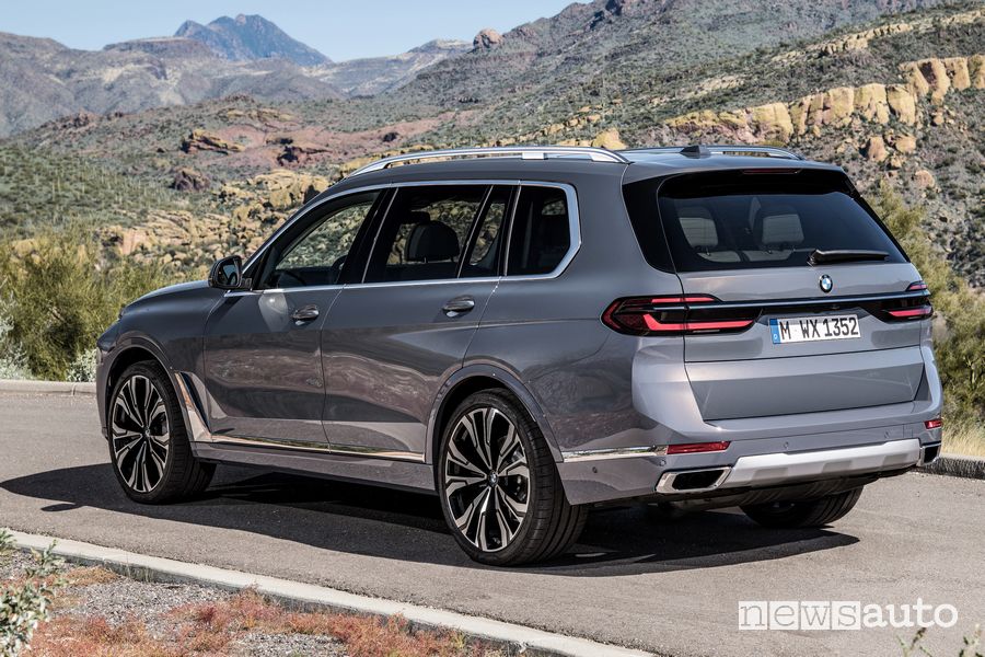 Vista posteriore BMW X7