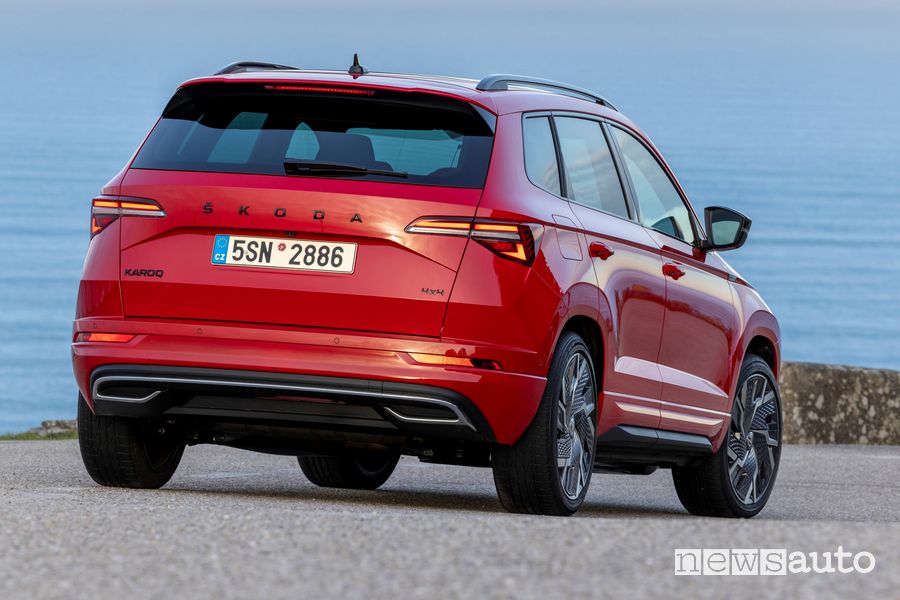 Vista posteriore nuovo Skoda Karoq Sportline