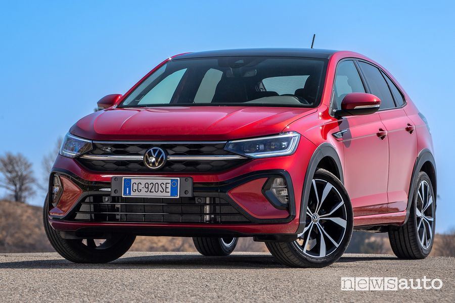 Vista di profilo nuovo Volkswagen Taigo