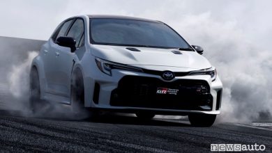 Nuova Toyota GR Corolla in derapata