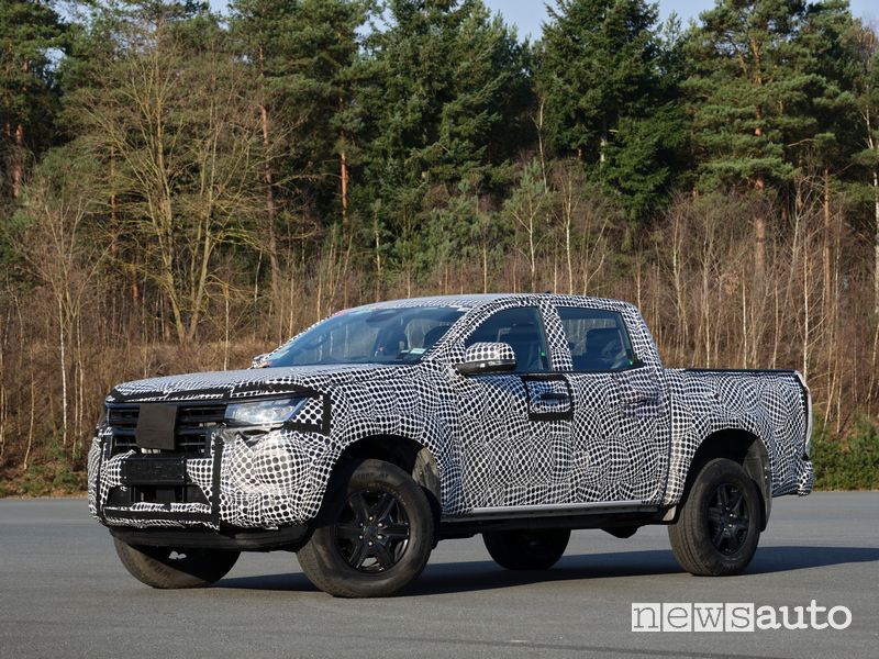 Vista di profilo Volkswagen Amarok prototipo