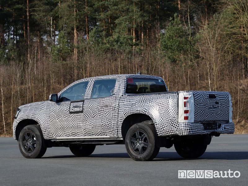 Vista posteriore Volkswagen Amarok prototipo