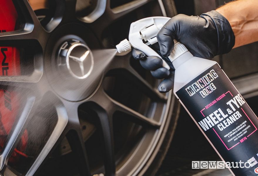 Wheel and Tyre Cleaner fa parte della linea di prodotti Maniac Line di Ma-Fra