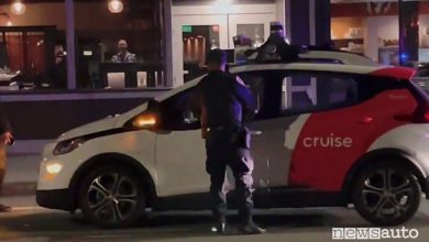 Posto di blocco, Polizia ferma un'auto senza conducente