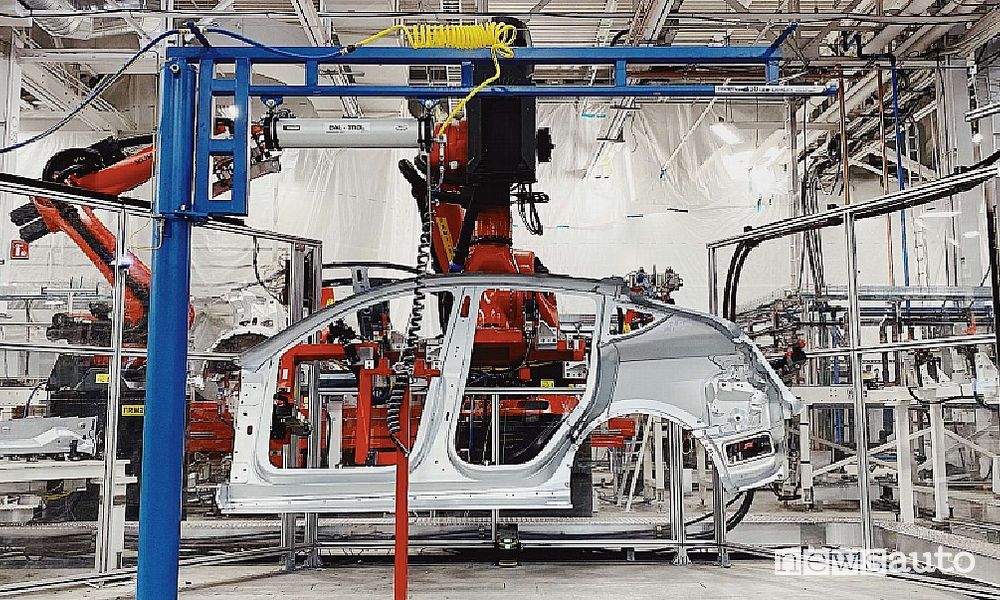 Produzione Tesla Model Y nella gigafactory di Fremont in California