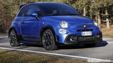 Vista di profilo Abarth 695 Tributo 131 Rally su strada