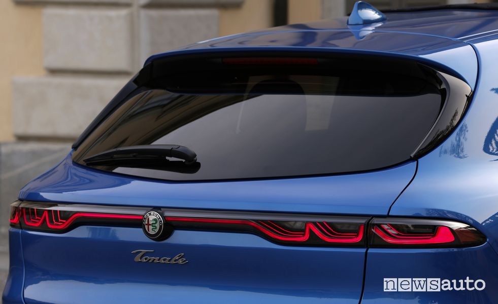 Fari posteriori nuovo Alfa Romeo Tonale Veloce