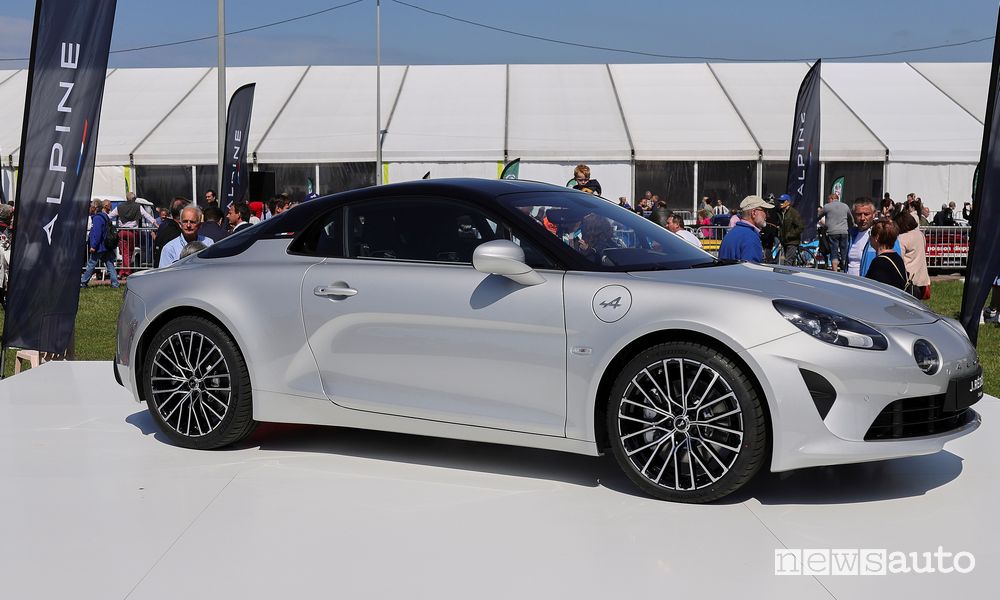 Vista laterale Alpine A110 GT J. Rédélé