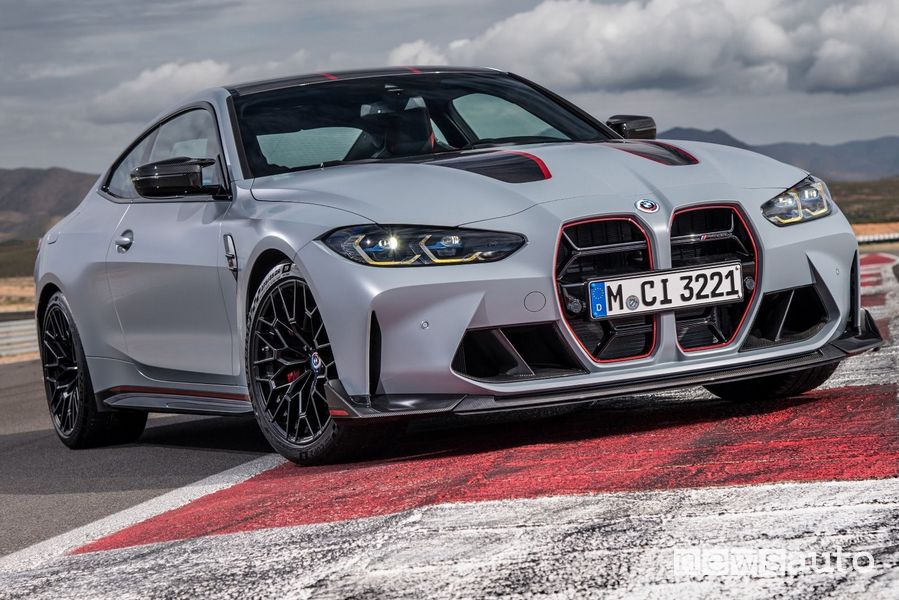 Vista di profilo nuova BMW M4 CSL