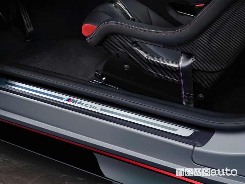Ingresso abitacolo nuova BMW M4 CSL