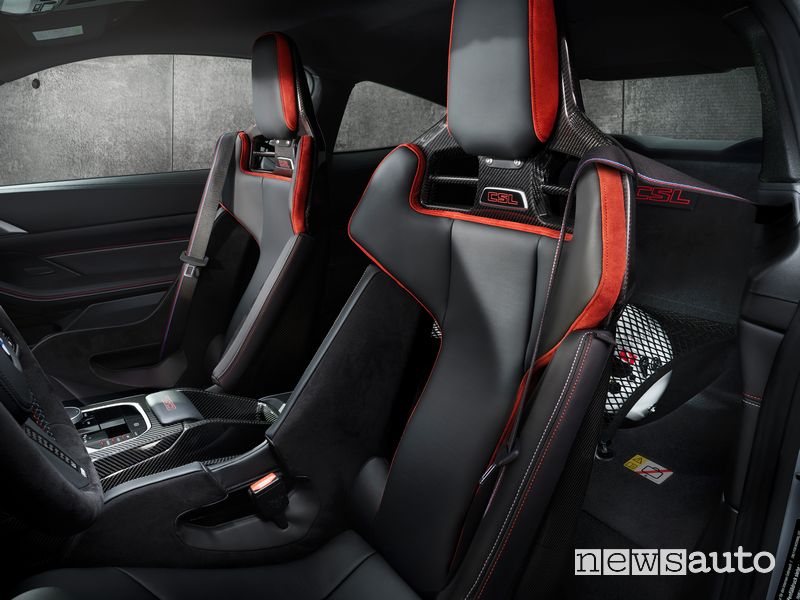 Sedili anteriori abitacolo nuova BMW M4 CSL