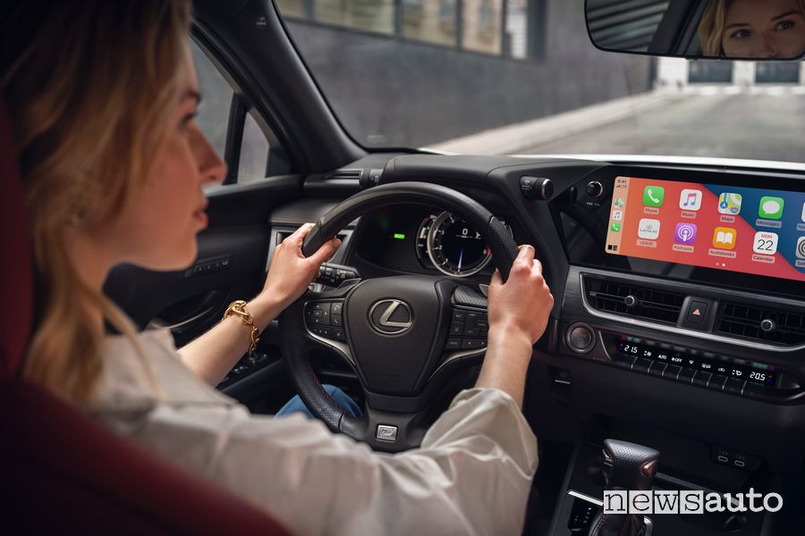 Abitacolo Lexus UX Hybrid 2023