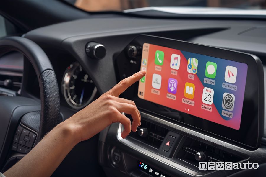 Display infotainment 12.3" abitacolo Lexus UX Hybrid 2023