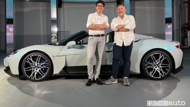 Francesco Tonon - Maserati Head of Product con la MC20 Cielo