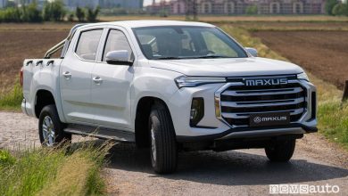 Vista di profilo pick-up elettrico Maxus T90