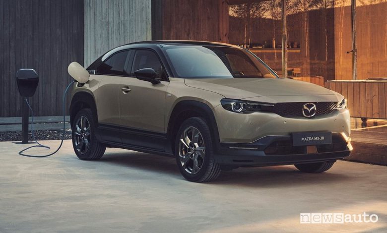 Nuova Mazda MX-30 elettrica, caratteristiche e prezzi
