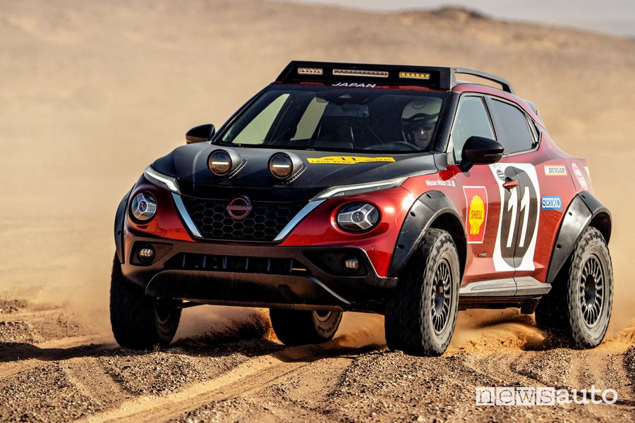 Nissan JUKE Hybrid Rally in derapata nel deserto