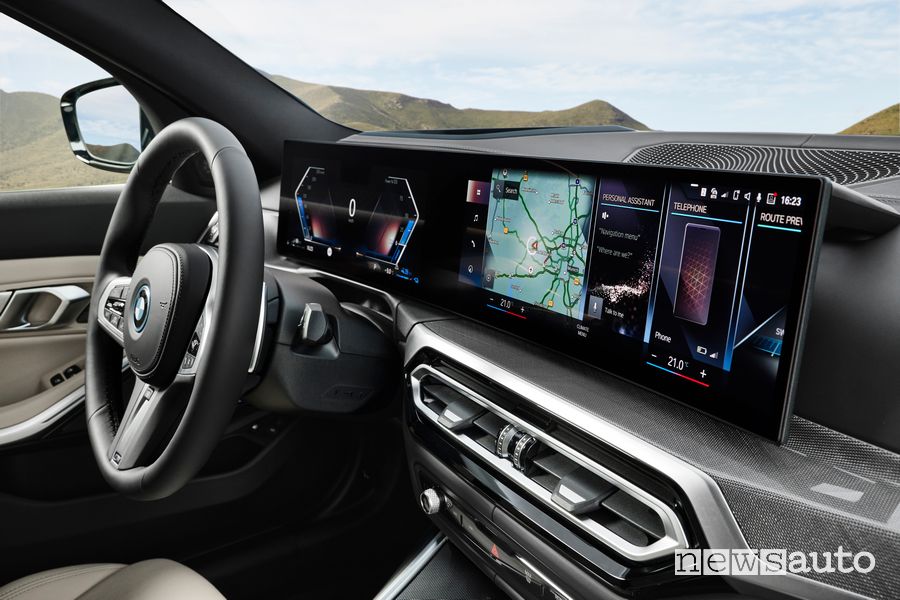 Display curvo abitacolo nuova BMW Serie 3 Touring