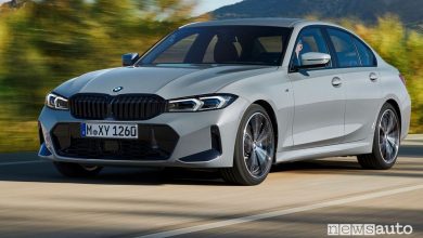 Vista di profilo nuova BMW Serie 3 M340i su strada