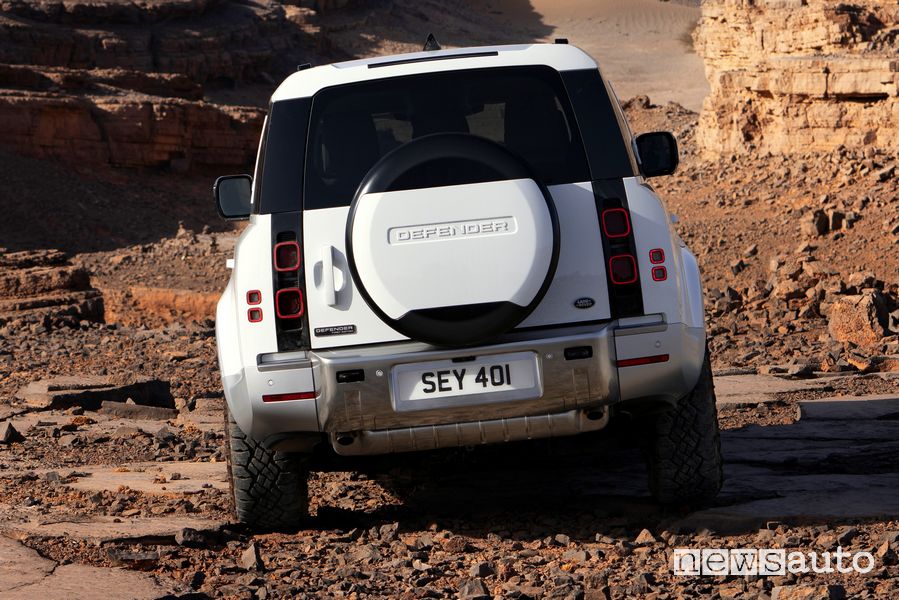 Vista posteriore Land Rover Defender 130