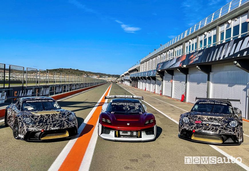 Porsche 718 GT4 ePerformance insieme al prototipo Mission R