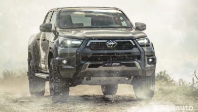 Vista frontale Toyota Hilux AT33 Artic Trucks sullo sterrato