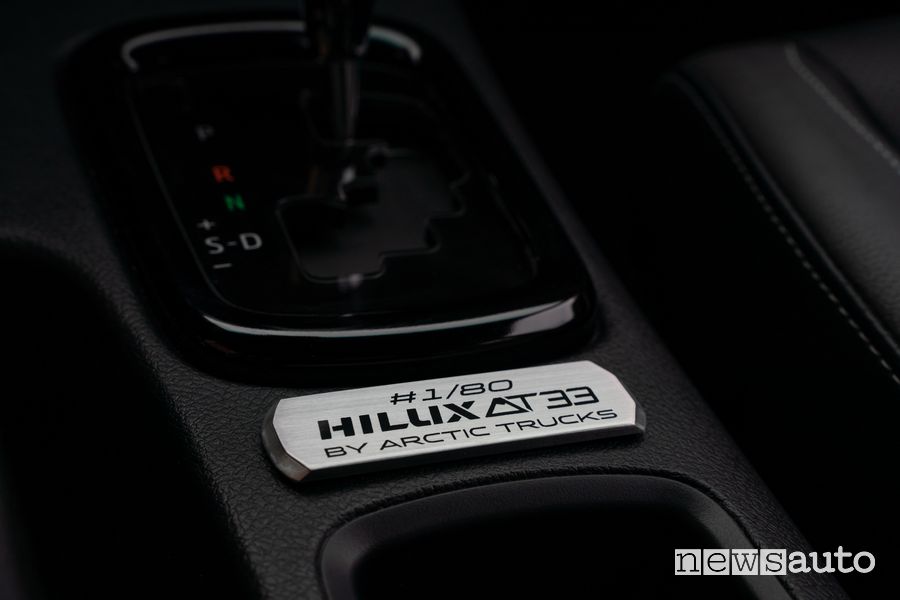 Targhetta identificativa Toyota Hilux AT33 Artic Trucks