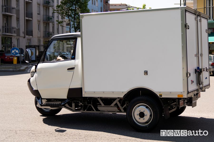 Vista posteriore triciclo elettrico Wuzheng 3MX