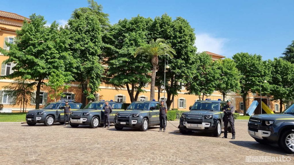 Nuovi Defender alla Guardia di Finanza