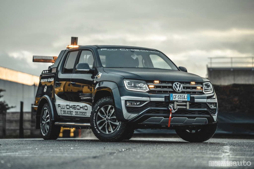 Un carro attrezzi realizzato con un pick-up VW. mezzo speciale