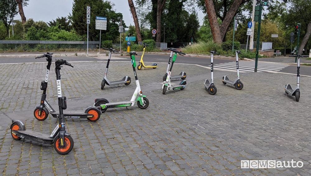 Monopattini sulle piazze, nuove regole per i monopattini elettrici dal 30 settembre