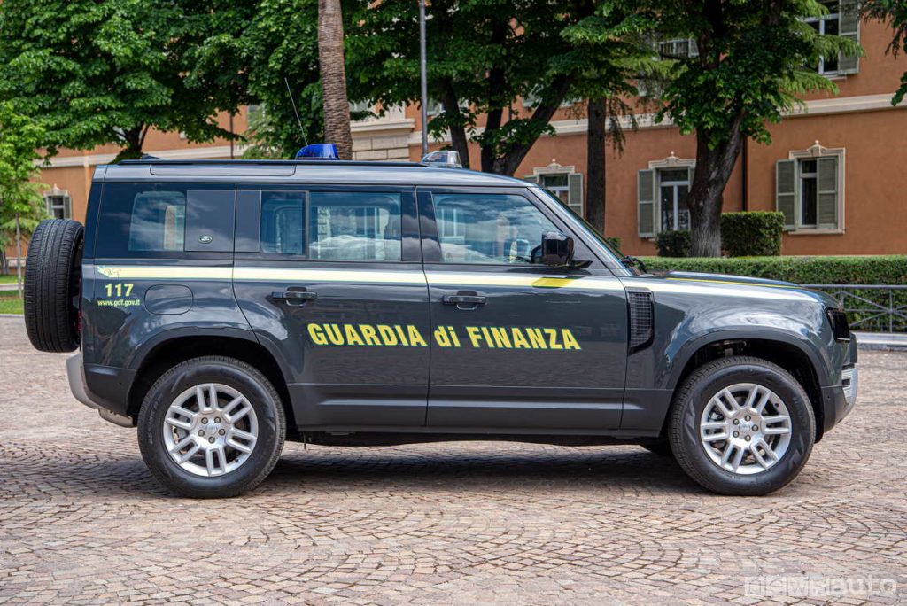 La fiancata del nuovo Defender allestito per la Guardia di Finanza