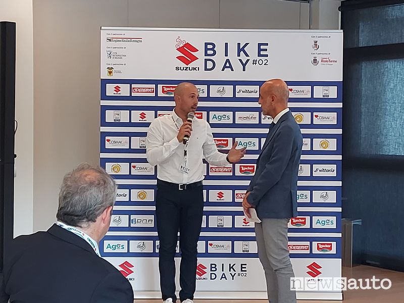 Sonny Colbrelli con l'ing. Massimo Nalli, presidente di Suzuki Italia