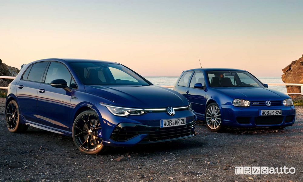 Ottava generazione di Volkswagen Golf con a fianco la quarta generazione della R32