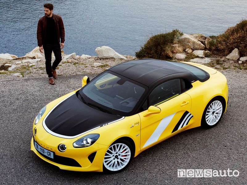 Tetto nero e carrozzeria gialla Alpine A110 Tour de Corse 75