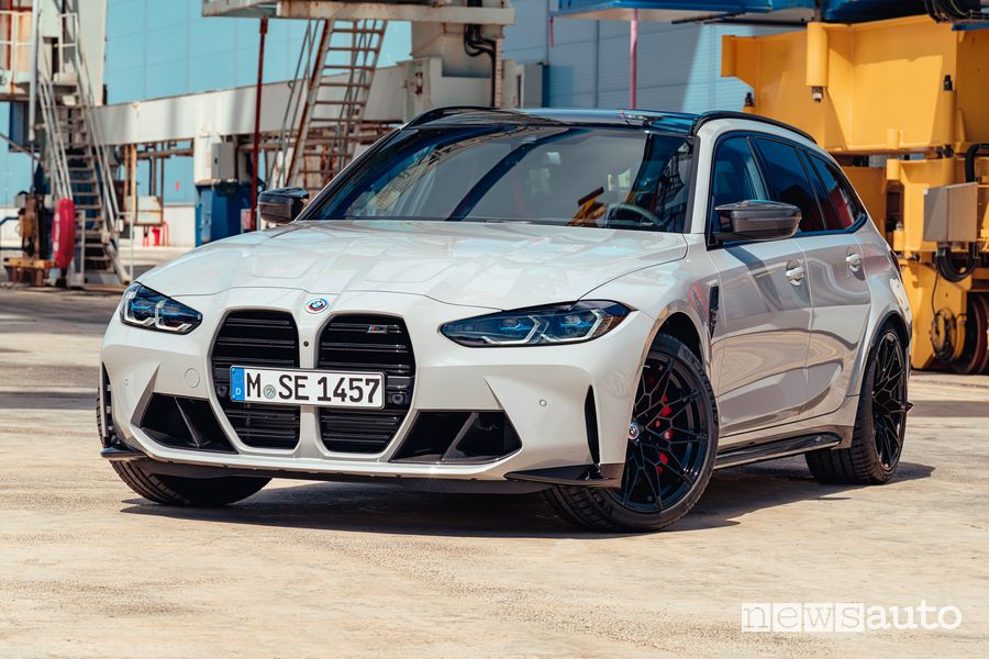 Vista di profilo BMW M3 Touring