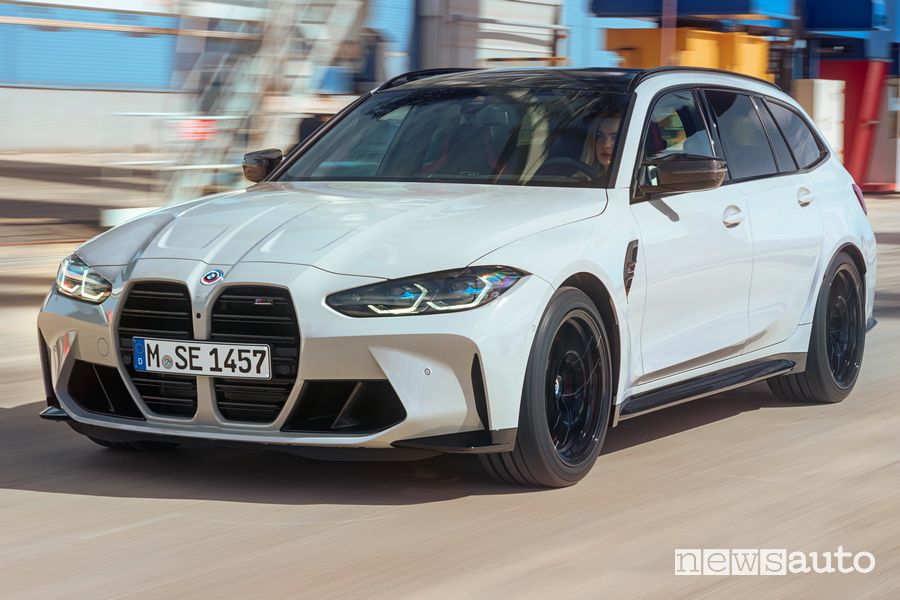 Vista di profilo BMW M3 Touring