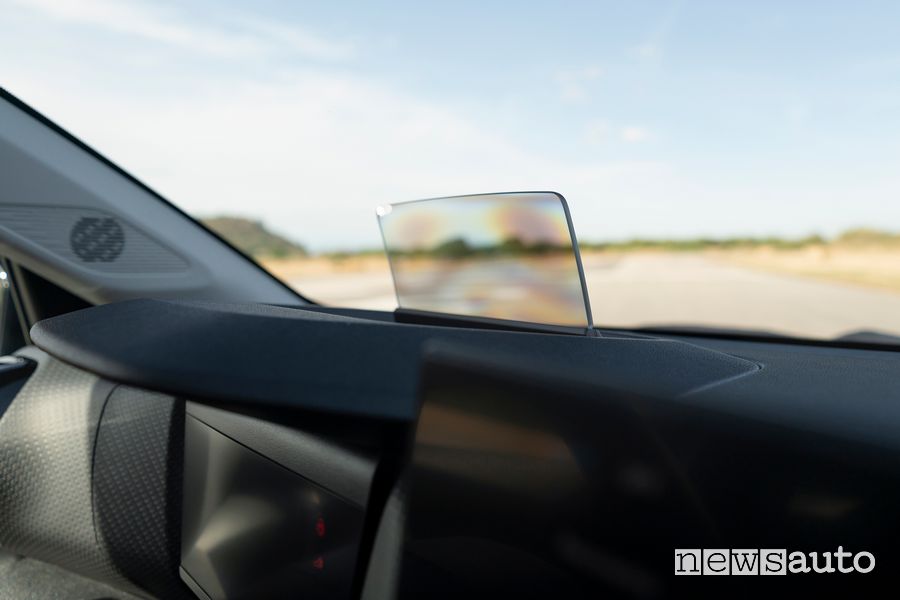 Head-up display abitacolo Citroën ë-C4 X elettrica