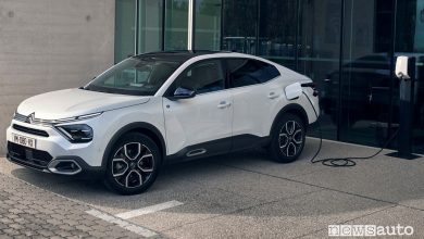 Citroën ë-C4 X elettrica in ricarica