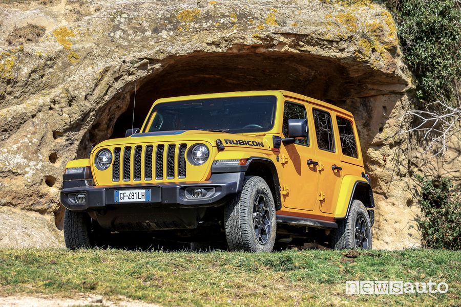 Vista di profilo Jeep Wrangler JLU Rubicon 4xe