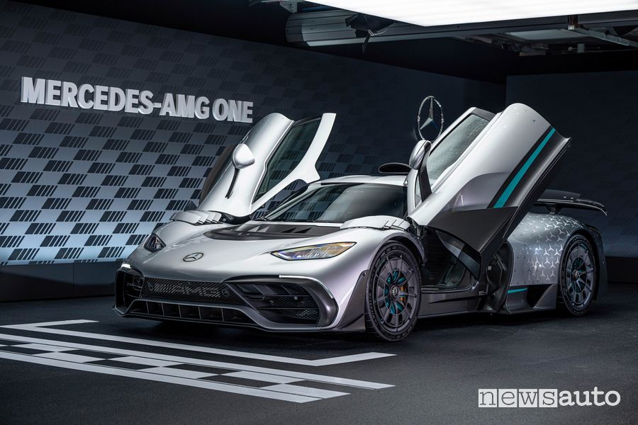 Vista di profilo Mercedes-AMG One