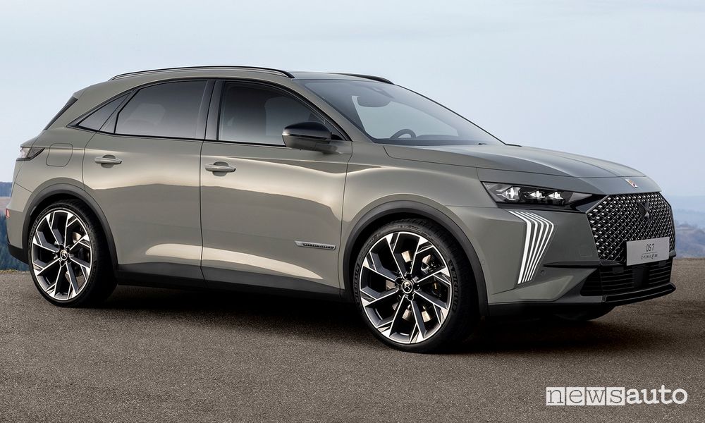 Vista di profilo DS 7 E-Tense 4x4 360 La Première